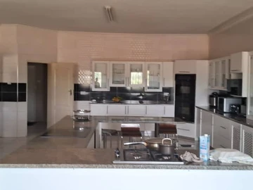 Farm & Agricultural Land